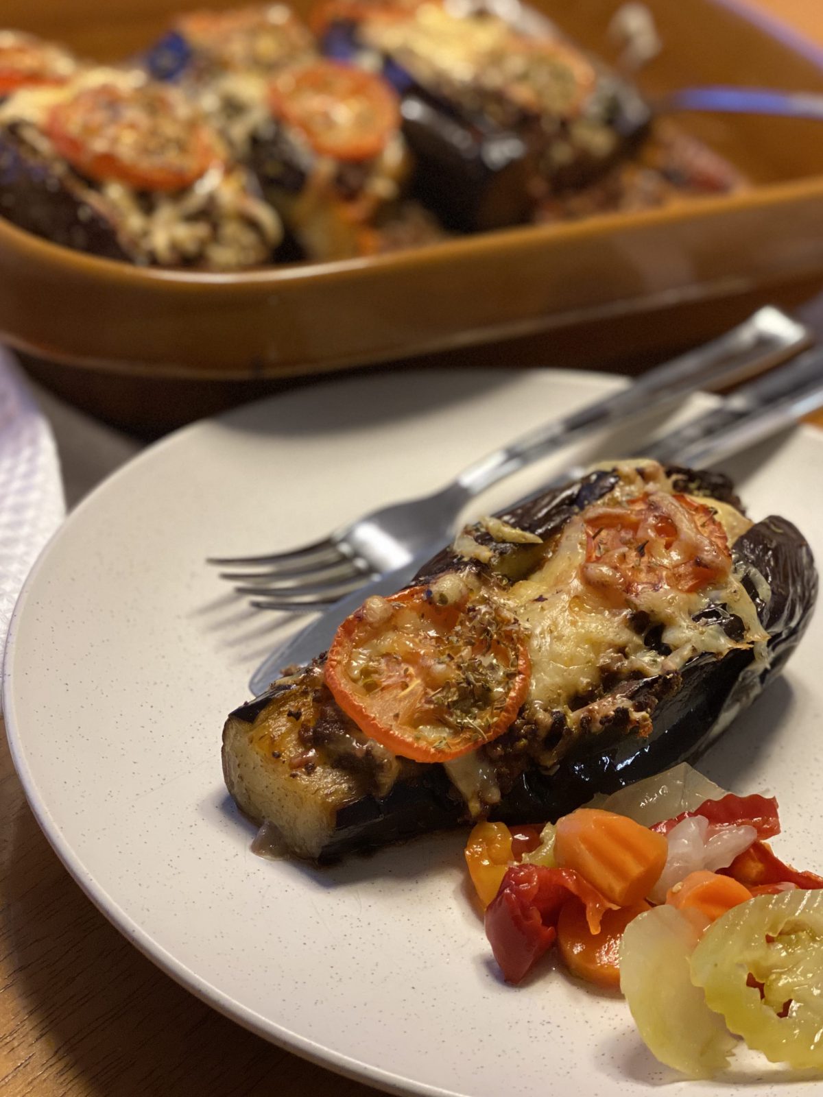 Ugnsbakad aubergine med mozzarella och köttfyllning